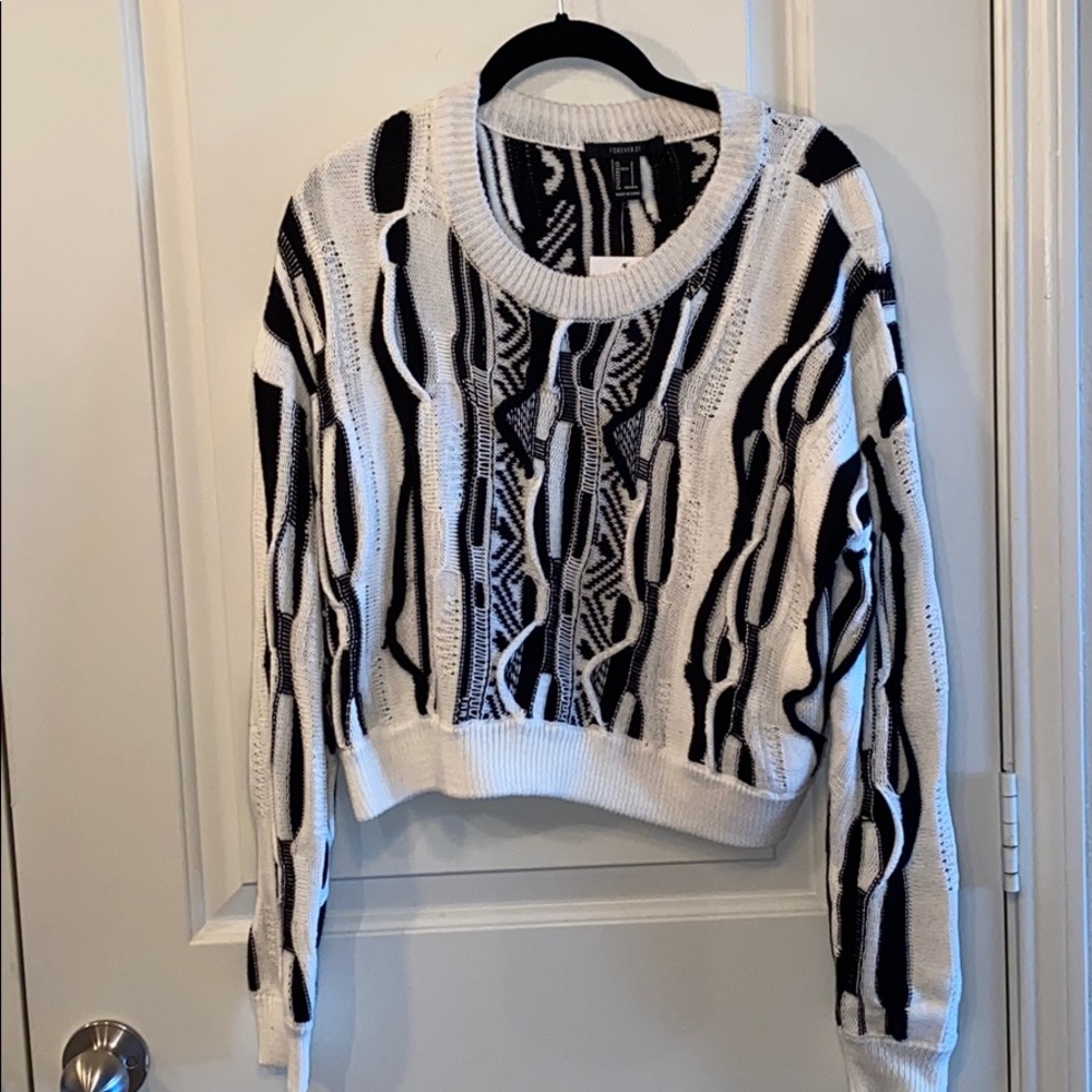 Black/white cropped sweater